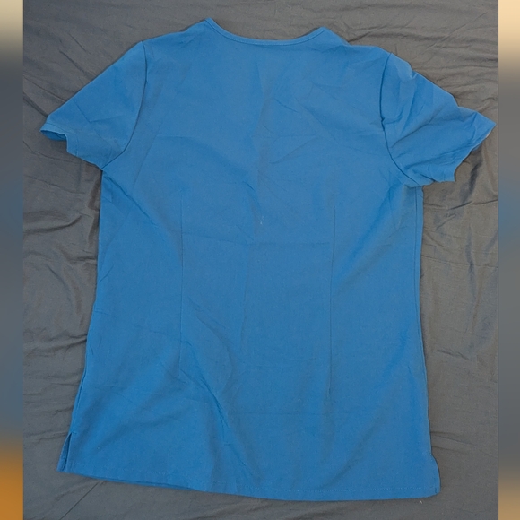 Figs Women's Catarina Top and Women's Zamora High-Waisted 2.0 Jogger Pants - Picture 5 of 8